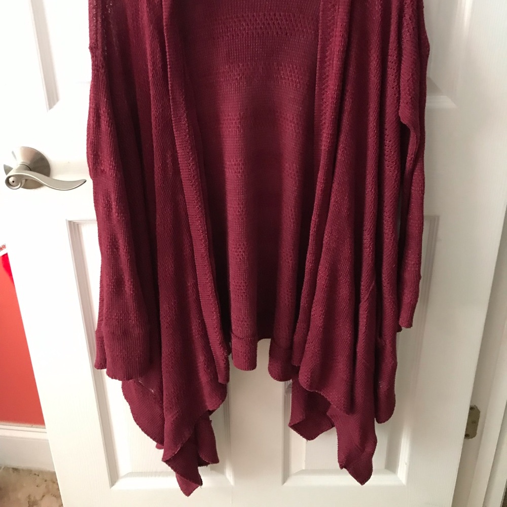 MAROON AMERICAN EAGLE CARDIGAN